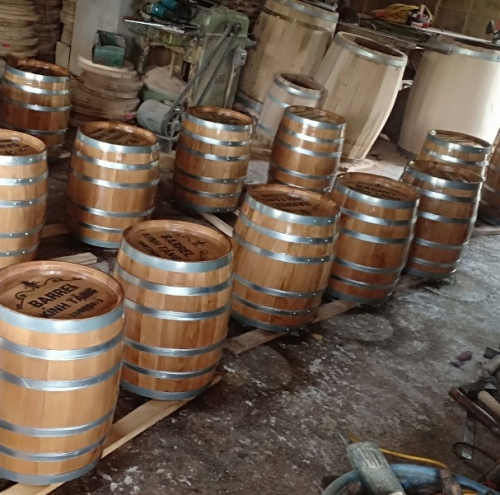 Mô tả sản phẩm thùng rượu gỗ sồi 200L dáng đứng