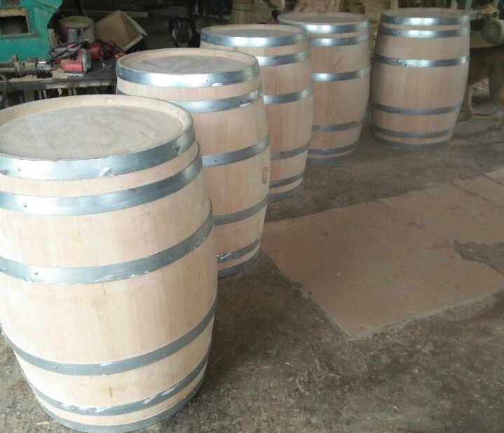 Chọn bom rượu gỗ sồi 50 lít nào tốt?
